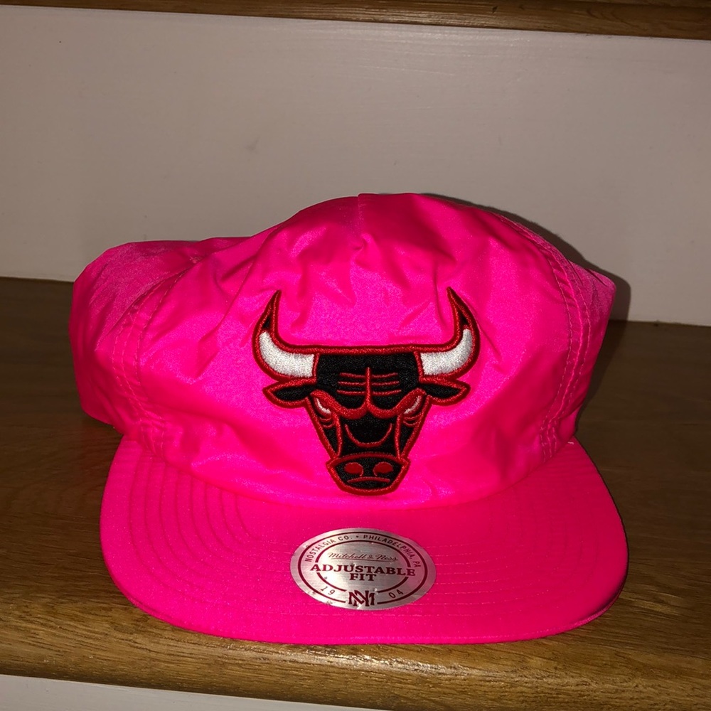 Adjustable neon pink Chicago bulls baseball cap